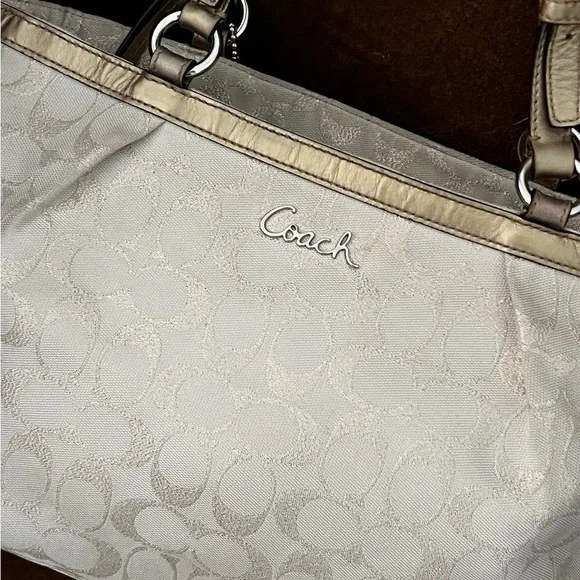 Coach Beige Signature Pattern Bag - Picture 4 of 6